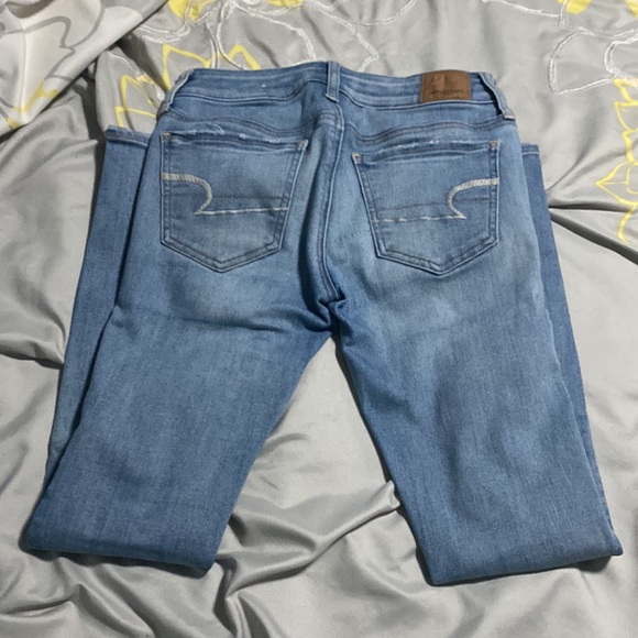 Light wash American Eagle mid-rise jegging - Picture 5 of 6